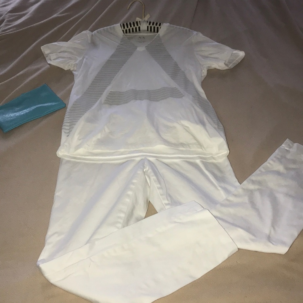 Armani T-Shirts 💓, size S